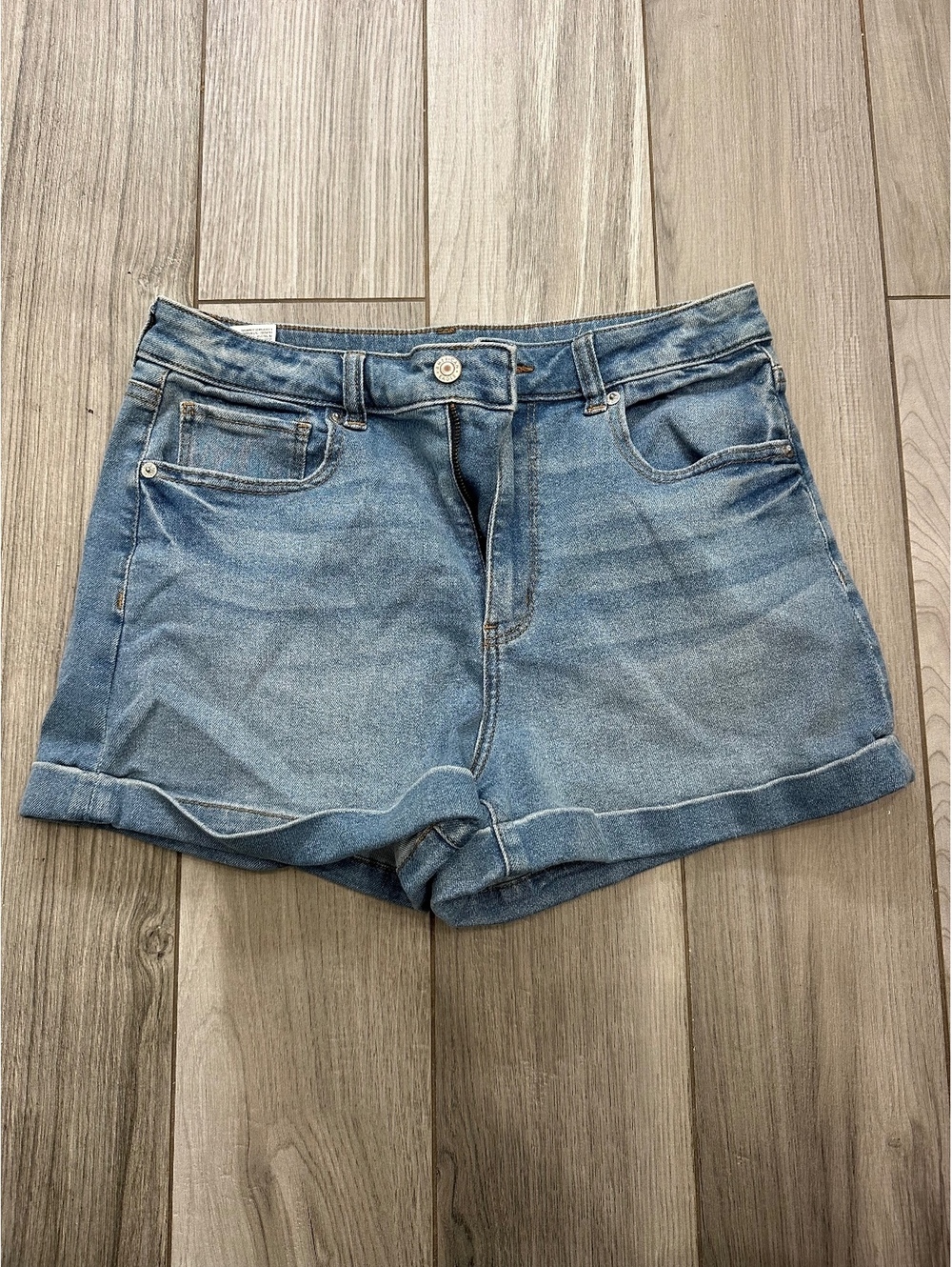 American Eagle Light Wash Denim Stretch Shorts Size 8